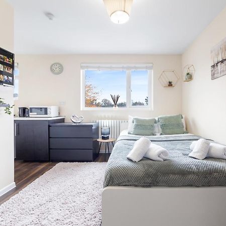 Twickenham Homes Айлворт Экстерьер фото