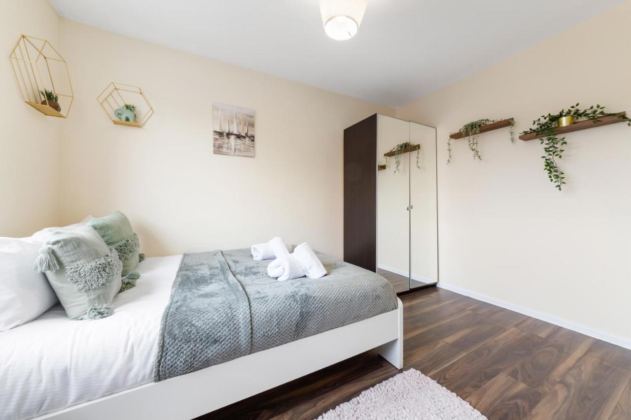 Twickenham Homes Айлворт Экстерьер фото