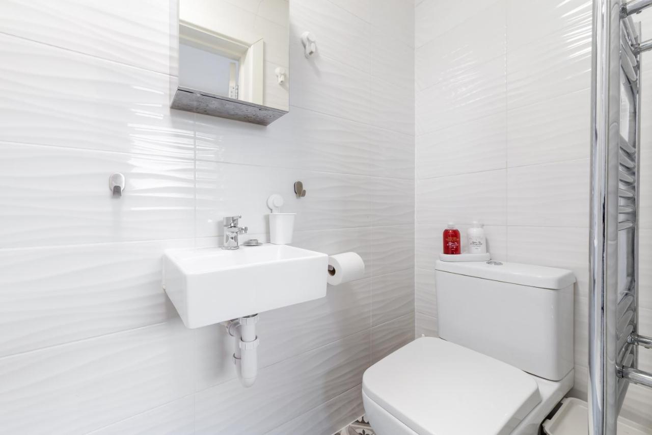 Twickenham Homes Айлворт Экстерьер фото