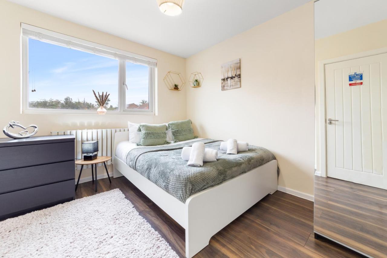 Twickenham Homes Айлворт Экстерьер фото