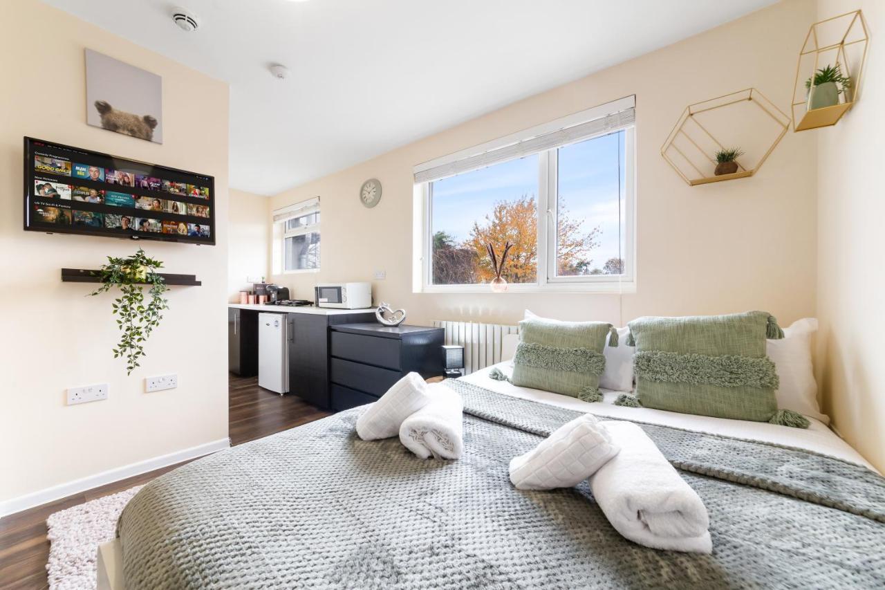 Twickenham Homes Айлворт Экстерьер фото